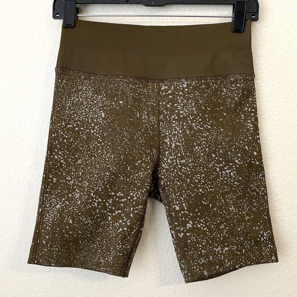 Lululemon Athletica Shorts Womens 2 Ebb to Street Short 8" High Rise Brown White